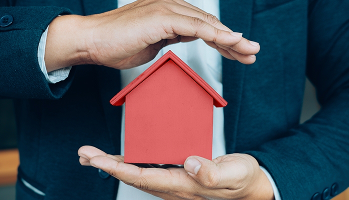 Analyse du caractère abusif de certaines clauses relatives à la survenance d'un sinistre dans un contrat d'assurance sur un prêt immobilier